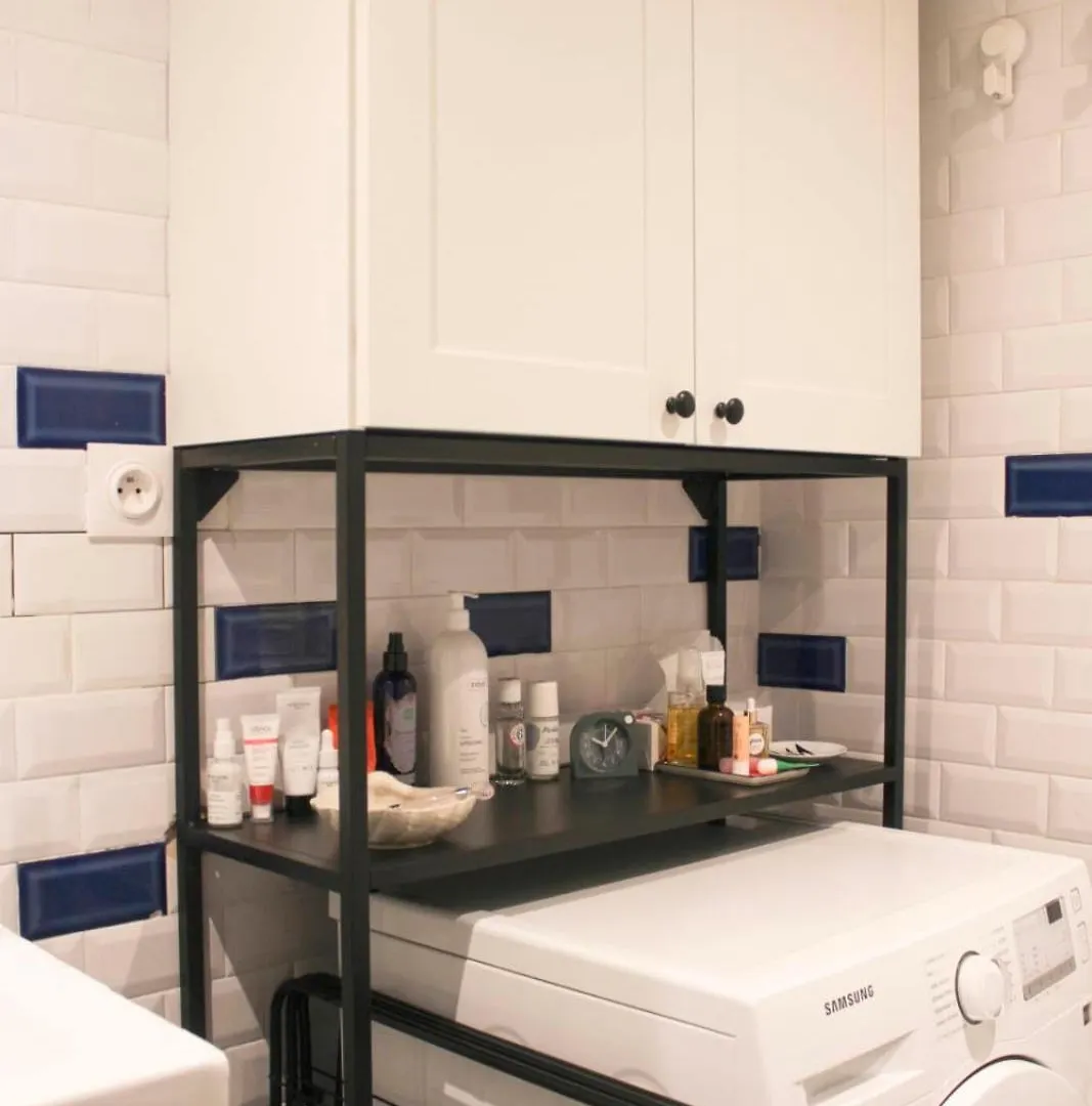 Bright And Quiet 25 M Apartment